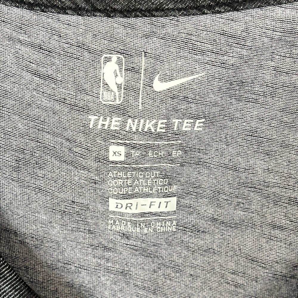 NWOT Nike Dri-Fit V-Neck Gray Athletic Cut NBA Brooklyn Nets Short Sleeve Shirt - Picture 5 of 13